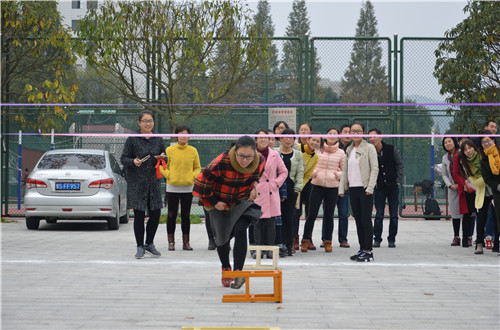 球盟会积极组织“国培计划”教师开展素质拓展活动