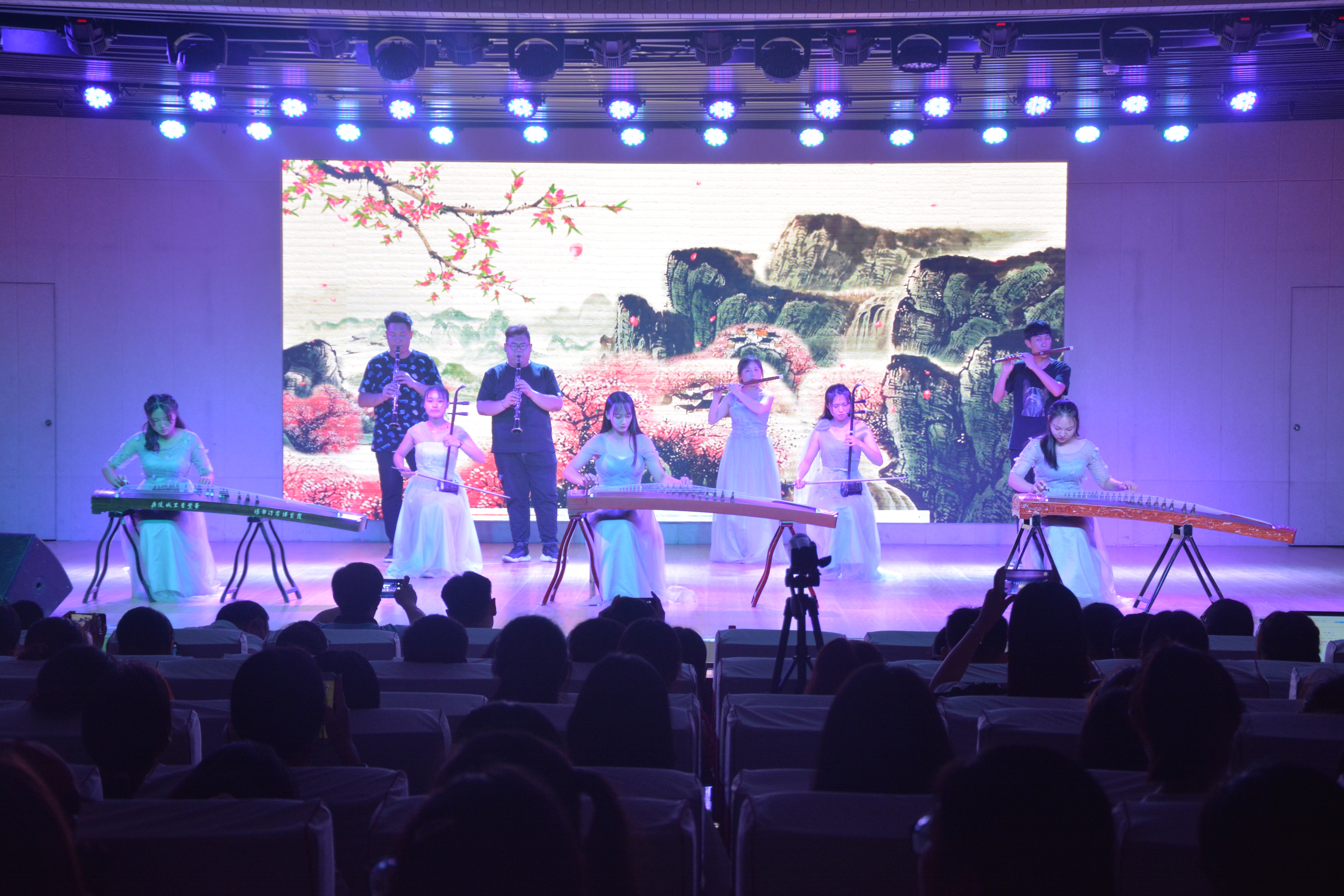 球盟会成功举办2019届优秀毕业生颁奖典礼暨欢送毕业生晚会