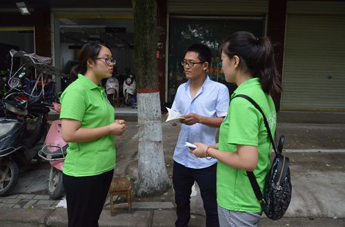 球盟会组织开展党风建设进社区志愿宣传活动