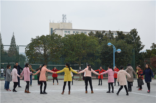 球盟会积极组织“国培计划”教师开展素质拓展活动