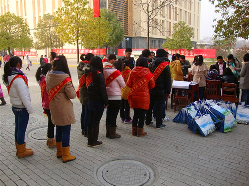 球盟会积极参与2013届毕业生就业招聘双选会