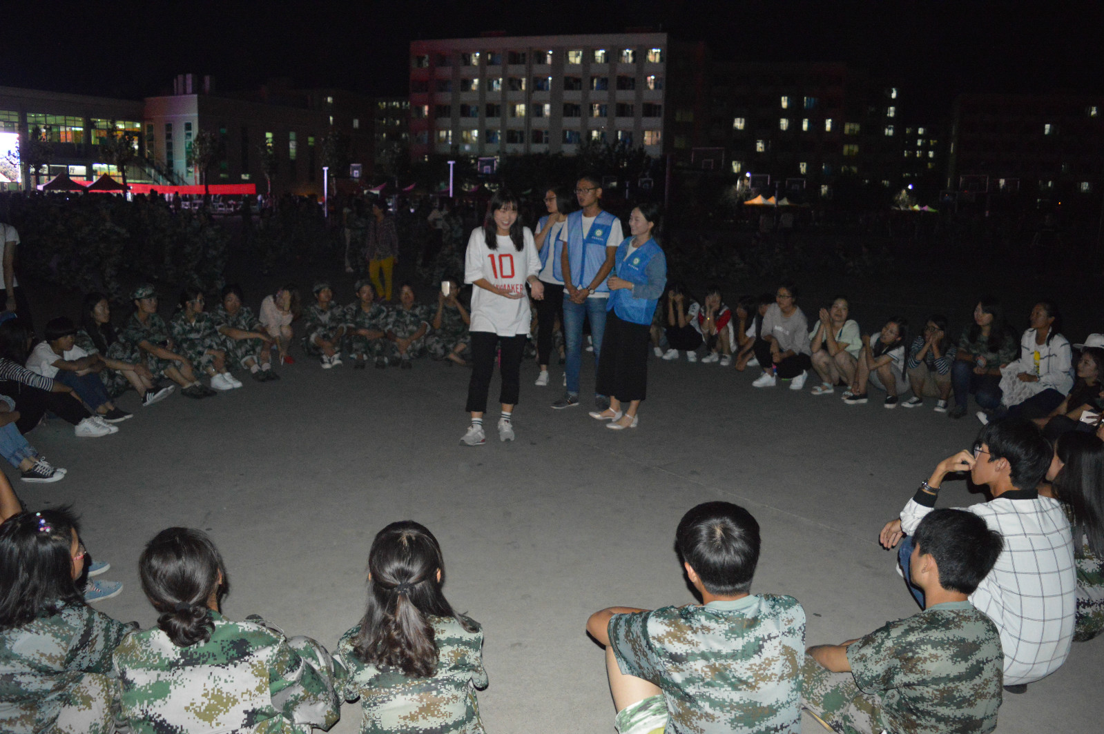 球盟会积极组织新生开展心理素质拓展活动