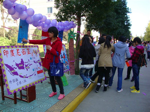球盟会举行“环球之旅”主题特色风情展喜迎女生月