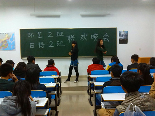 球盟会各班女生月联谊会精彩纷呈