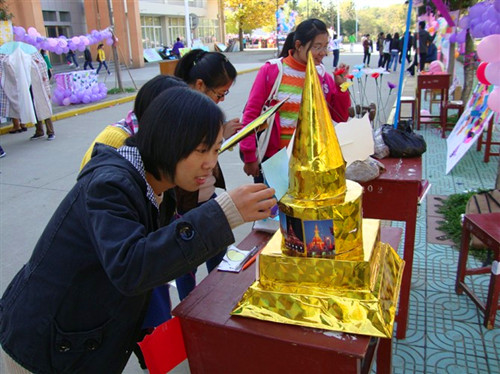 球盟会举行“环球之旅”主题特色风情展喜迎女生月