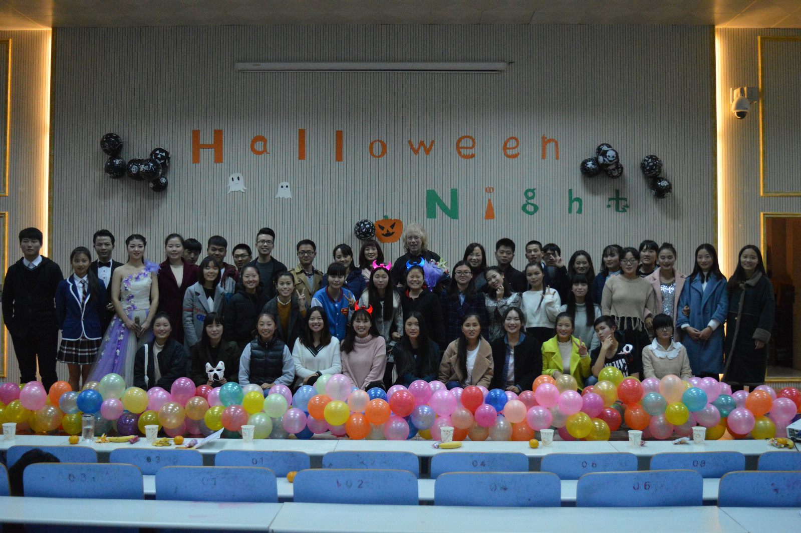 球盟会万圣节“欢乐show青春” 文艺广角晚会顺利举行