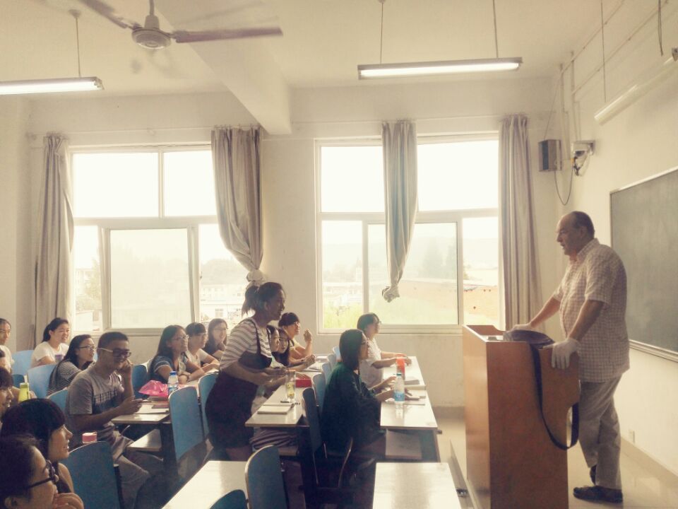 球盟会员工组织系列活动庆祝第32个教师节