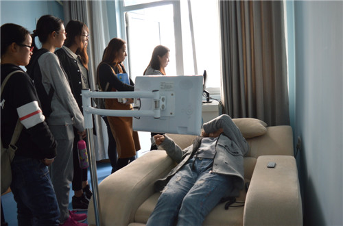 球盟会组织2016级新生参观老员工心理健康辅导中心