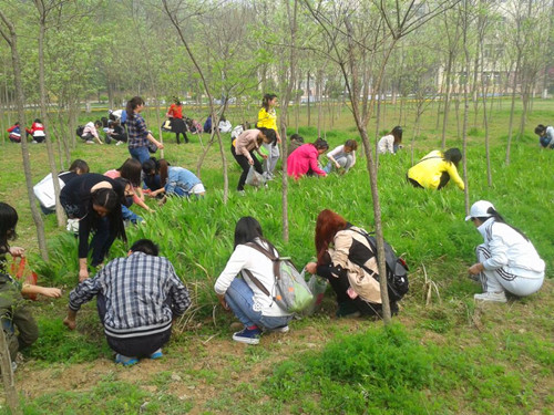 球盟会组织第58期青校学员开展校园公益活动