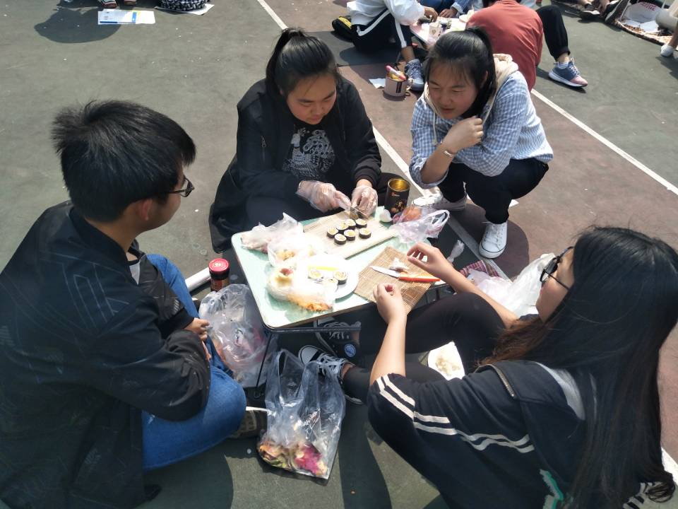 球盟会成功举办第五届寿司制作大赛