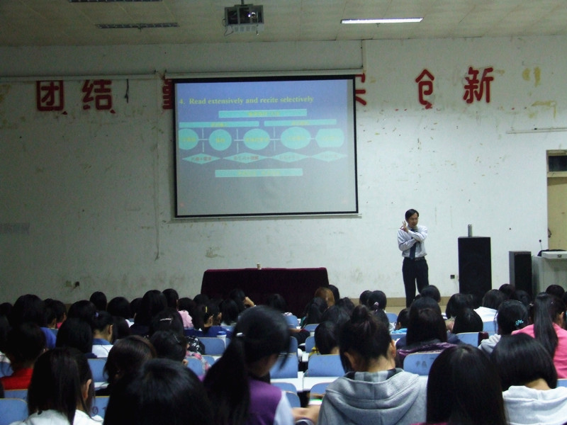 球盟会举办新生入学教育第二讲“我的外语梦”