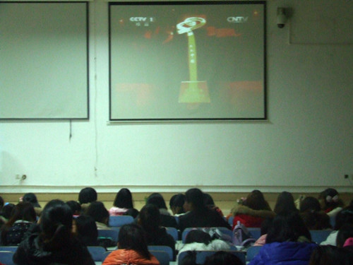 球盟会组织员工观看感动中国2014年颁奖典礼视频