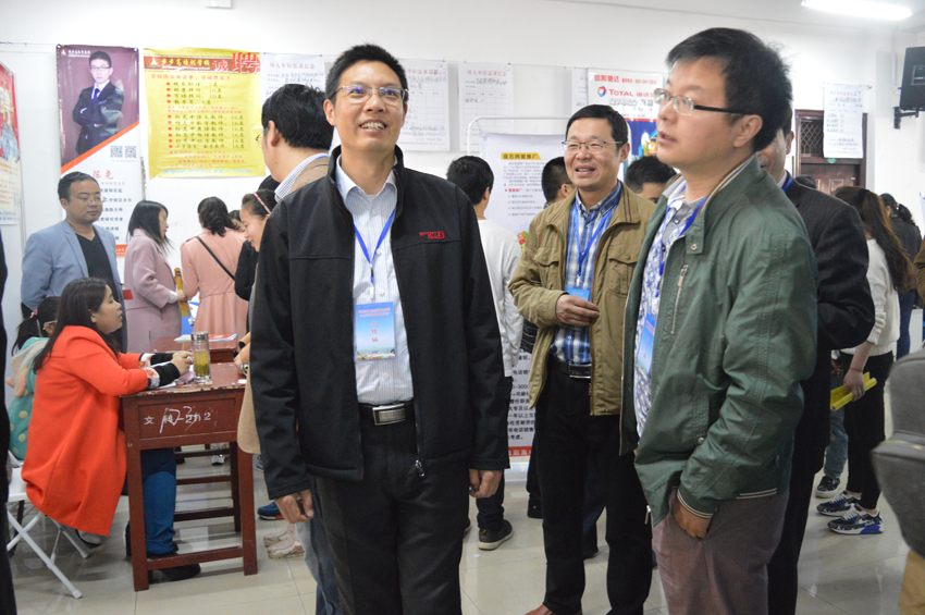 球盟会组织毕业学子参与2016届毕业生双选会